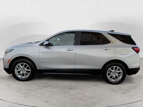 Used 2022 Chevrolet Equinox LT image 2