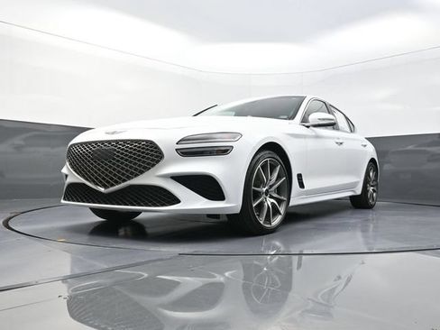 Used 2025 Genesis G70 2.5T RWD image 32