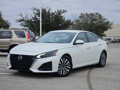 Used 2024 Nissan Altima 2.5 SV
