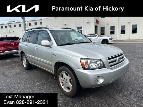 Used 2005 Toyota Highlander 2WD V6 w/ 3rd Row image 3