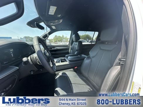 Used 2025 Jeep Wagoneer Series II w/ 8-Passenger Seating Package AWD/4WD image 11