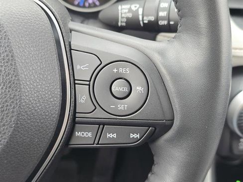 Used 2022 Toyota RAV4 XLE Premium image 19