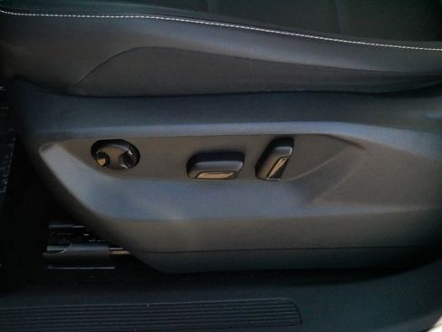 Certified 2021 Volkswagen Tiguan SE image 20