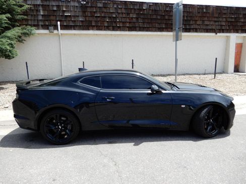 Used 2019 Chevrolet Camaro SS RWD image 4