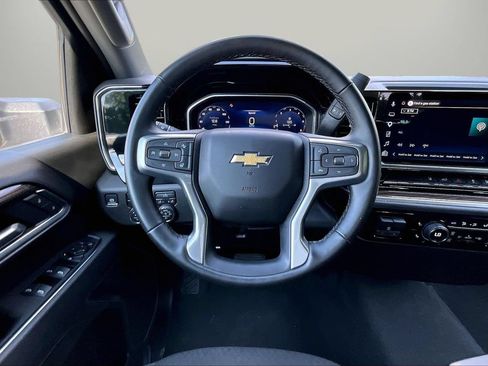 Used 2025 Chevrolet Silverado 2500 LT w/ Convenience Package AWD/4WD image 10