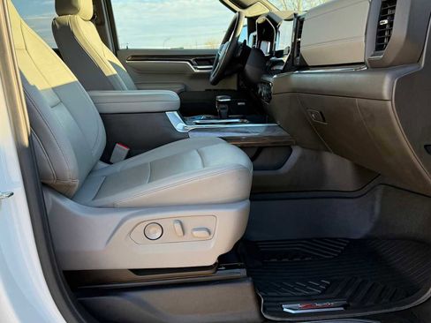 Used 2024 Chevrolet Silverado 1500 LTZ AWD/4WD image 12