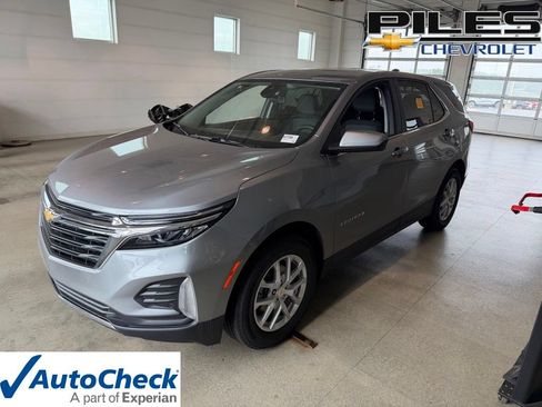 Used 2024 Chevrolet Equinox LT w/ LPO, Floor Liner Package FWD image 1