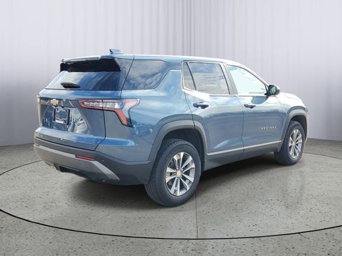 Used 2025 Chevrolet Equinox LT image 3