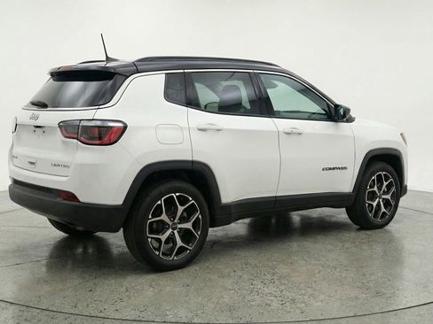 Used 2025 Jeep Compass Limited image 7