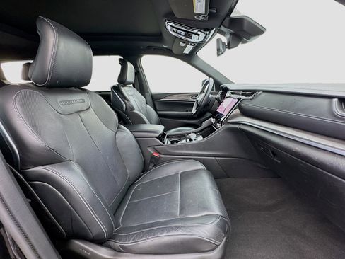 Used 2022 Jeep Grand Cherokee L Overland w/ Advanced Protech Group III image 22