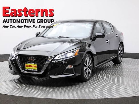 Used 2021 Nissan Altima 2.5 SV w/ SV Premium Package FWD image 1