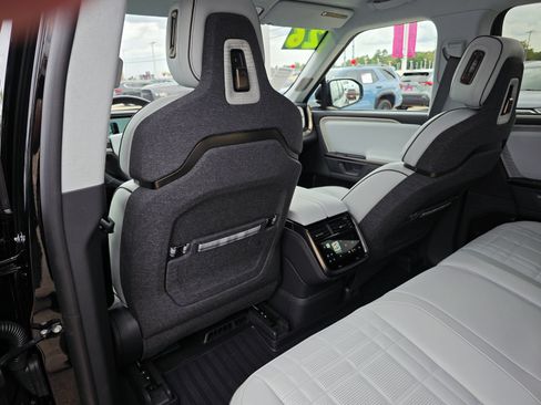 Used 2025 Rivian R1T Premium Tri AWD/4WD image 17