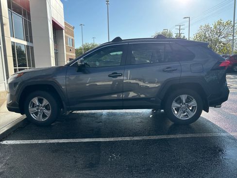 Used 2025 Toyota RAV4 XLE image 5