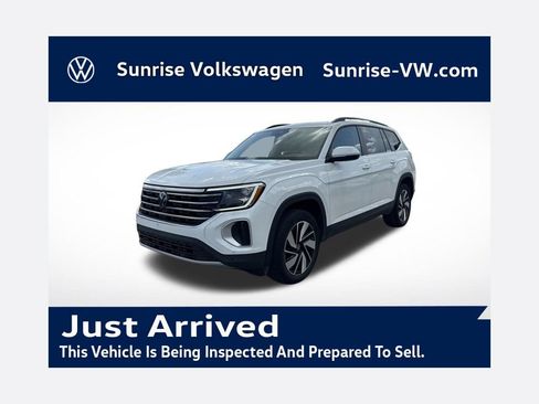 Used 2024 Volkswagen Atlas SE w/ Panoramic Sunroof Package FWD image 1