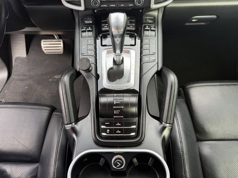Used 2018 Porsche Cayenne S image 19