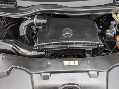 Used 2016 Mercedes-Benz Metris Passenger image 27