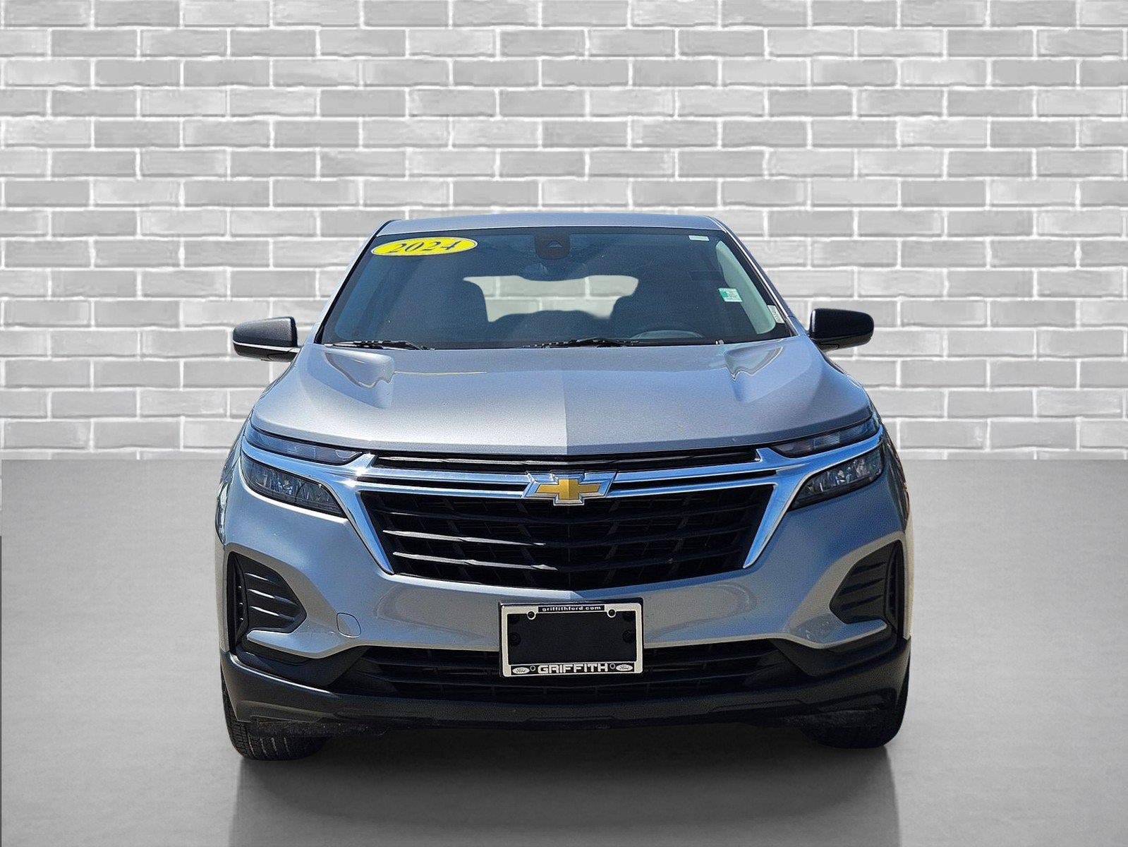 Used 2024 Chevrolet Equinox LS w/ LS Convenience Package FWD image 2