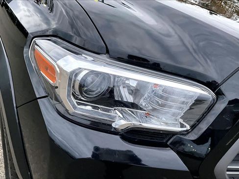 Certified 2022 Toyota Tacoma TRD Off-Road image 27