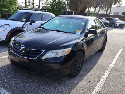 Used 2010 Toyota Camry LE image 1