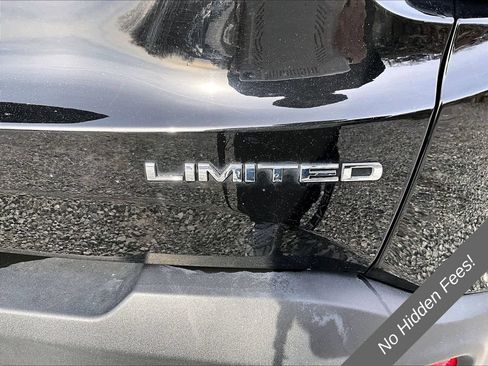 Used 2022 Jeep Renegade Limited w/ Sun, Sound & Wheels Group AWD/4WD image 8