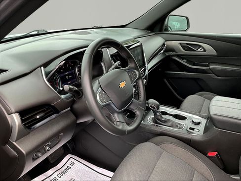 Used 2023 Chevrolet Traverse LT FWD image 17