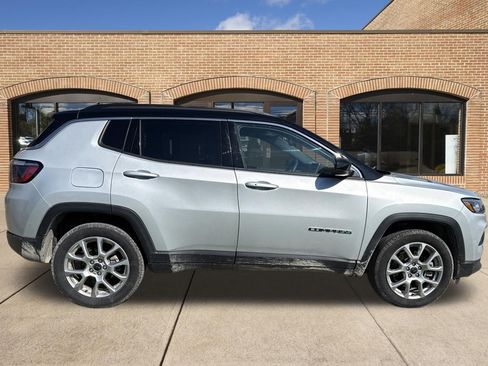 Used 2025 Jeep Compass Limited AWD/4WD image 1