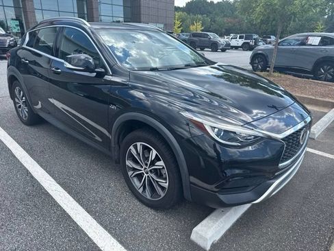 Used 2018 INFINITI QX30 AWD image 2