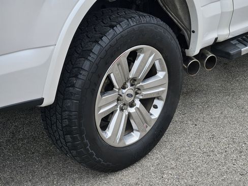 Used 2019 Ford F150 Lariat w/ Equipment Group 502A Luxury AWD/4WD image 8