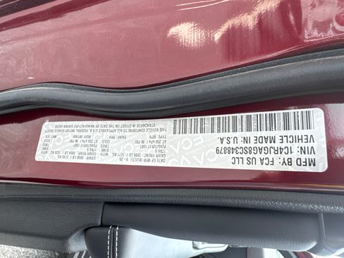 Used 2025 Jeep Grand Cherokee Laredo RWD image 21