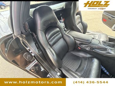 Used 2001 Chevrolet Corvette Convertible w/ Preferred Equipment Group2 RWD image 25