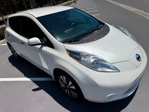 Used 2015 Nissan Leaf SV FWD image 22