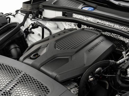 New 2025 Porsche Macan image 30