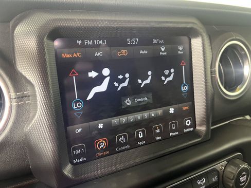 Used 2021 Jeep Wrangler Unlimited Sahara w/ Cold Weather Group AWD/4WD image 20
