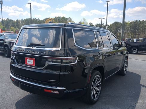 Used 2022 Jeep Grand Wagoneer Series III image 5