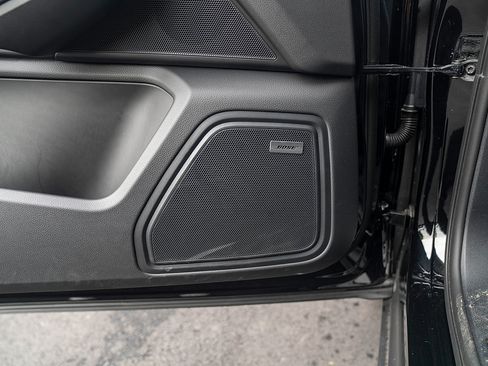 Certified 2025 Porsche Macan image 18