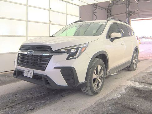 Used 2024 Subaru Ascent Premium w/ Convenience Package image 5