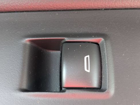 Used 2024 GMC Terrain SLT FWD image 32