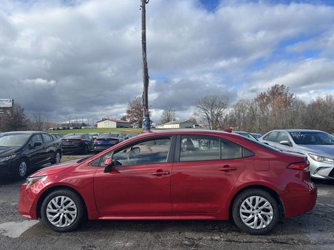 Used 2020 Toyota Corolla LE image 3