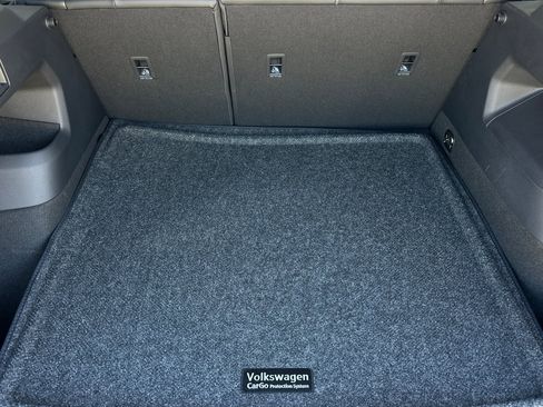 New 2025 Volkswagen Tiguan SE image 15