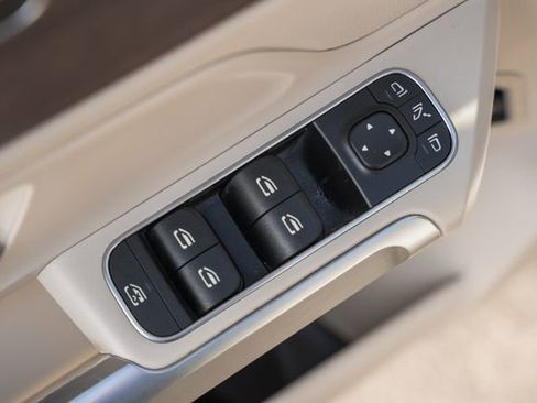 Used 2022 Mercedes-Benz GLB 250 4MATIC image 39