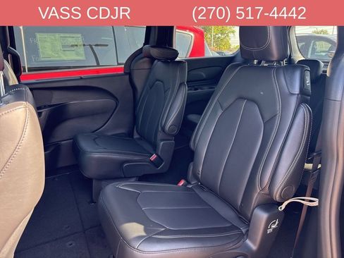 New 2026 Chrysler Pacifica Select FWD image 32