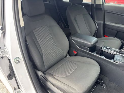 Used 2025 Kia Sportage LX FWD image 36