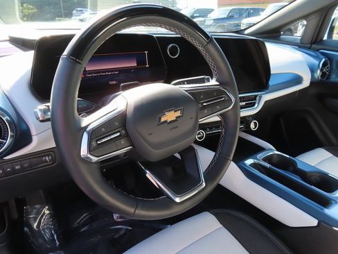 Used 2025 Chevrolet Equinox EV LT w/ Convenience Package II image 13