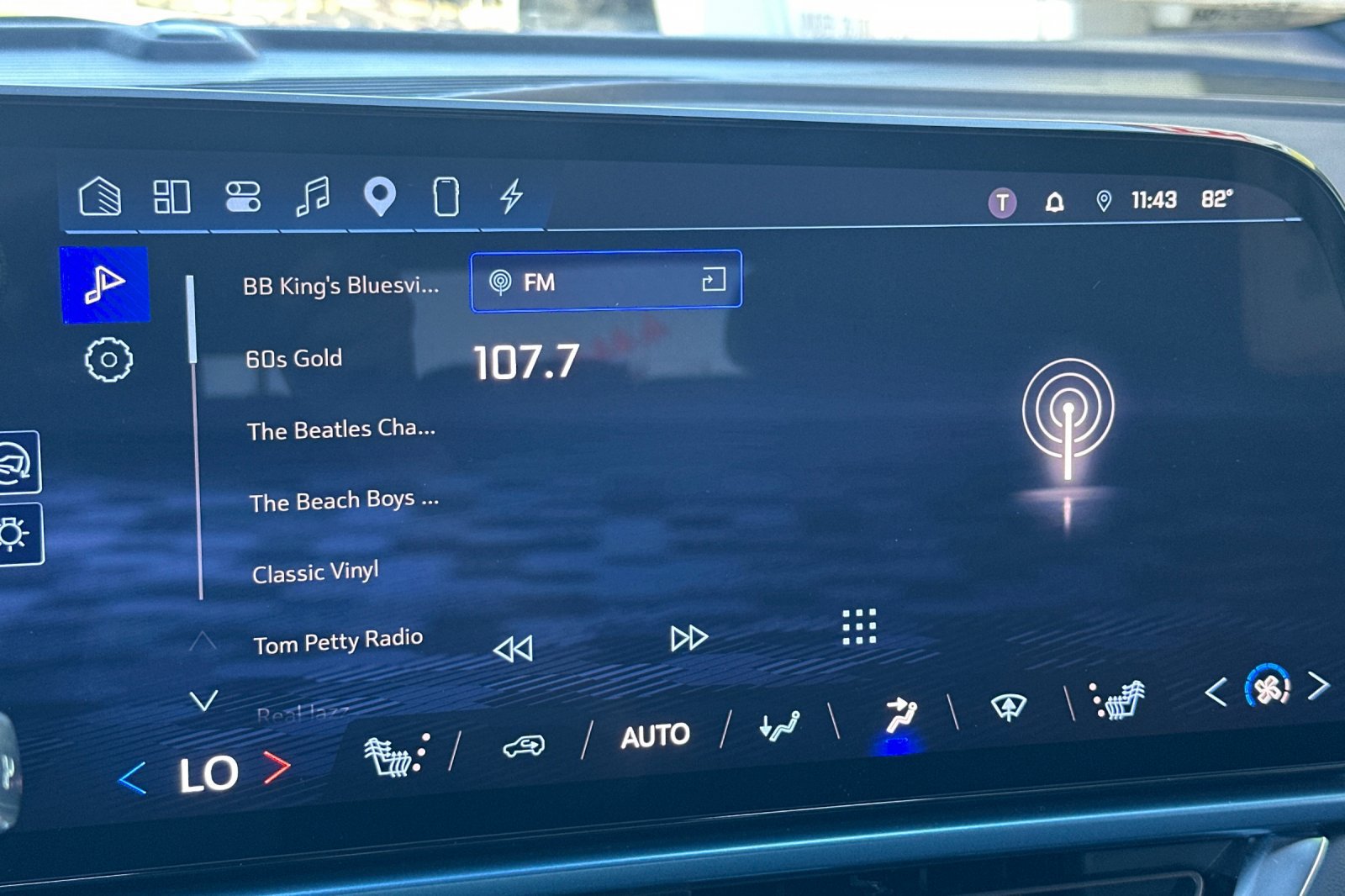 Used 2024 Chevrolet Equinox EV LT w/ LPO, All-Weather Mat Package FWD image 26
