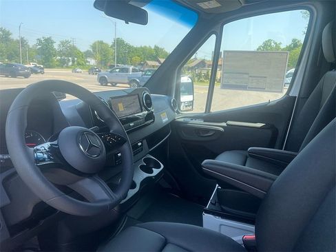 New 2025 Mercedes-Benz Sprinter 2500 image 8