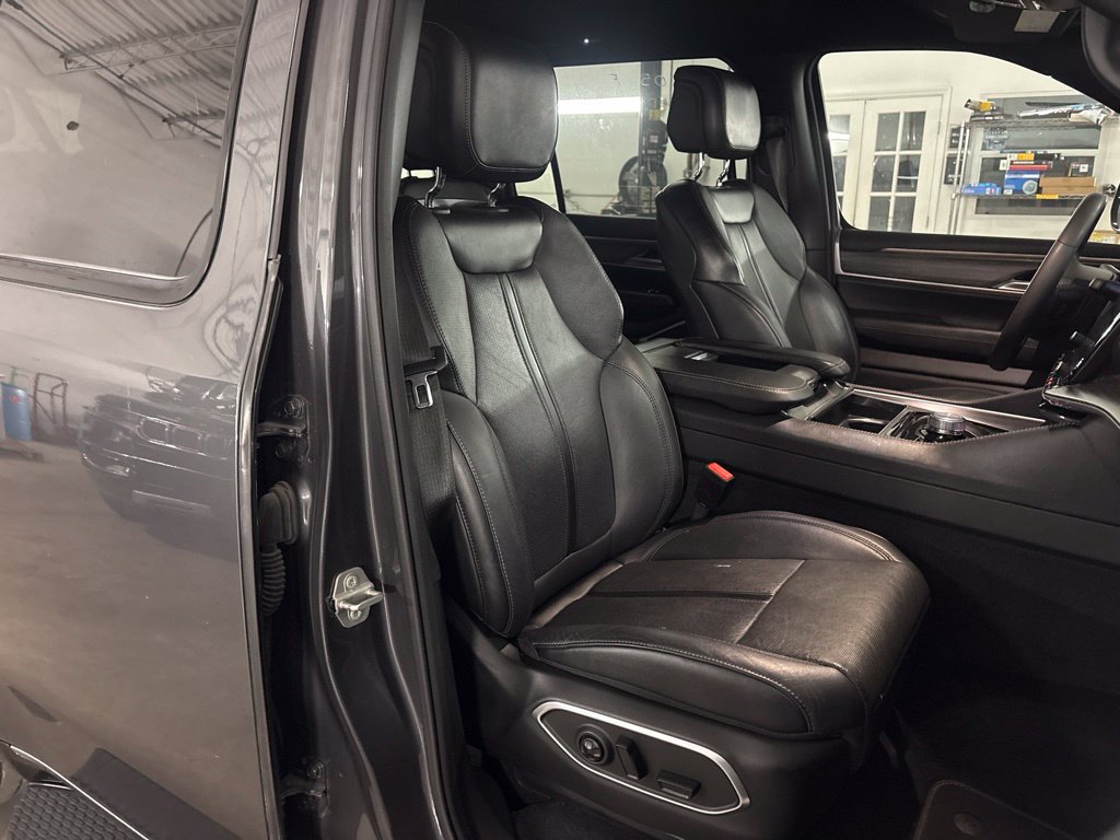 Used 2024 Jeep Wagoneer Series II w/ Flexible Seating Group RWD image 21