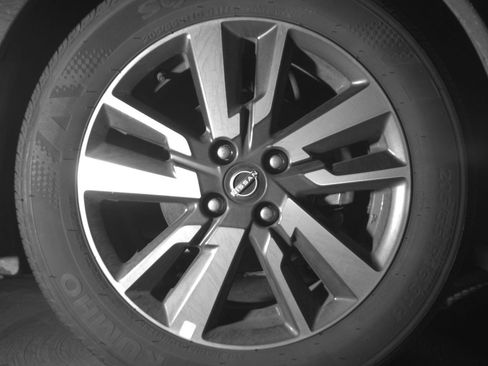 Used 2025 Nissan Versa SV FWD image 13