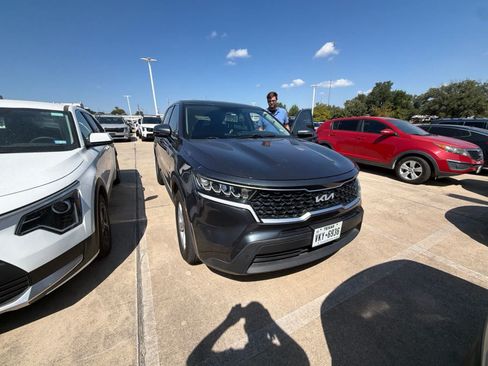 Used 2022 Kia Sorento LX FWD image 6