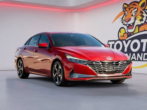 Used 2021 Hyundai Elantra Limited FWD image 3