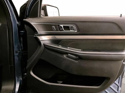 Used 2018 Ford Explorer XLT w/ Equipment Group 202A AWD/4WD image 24